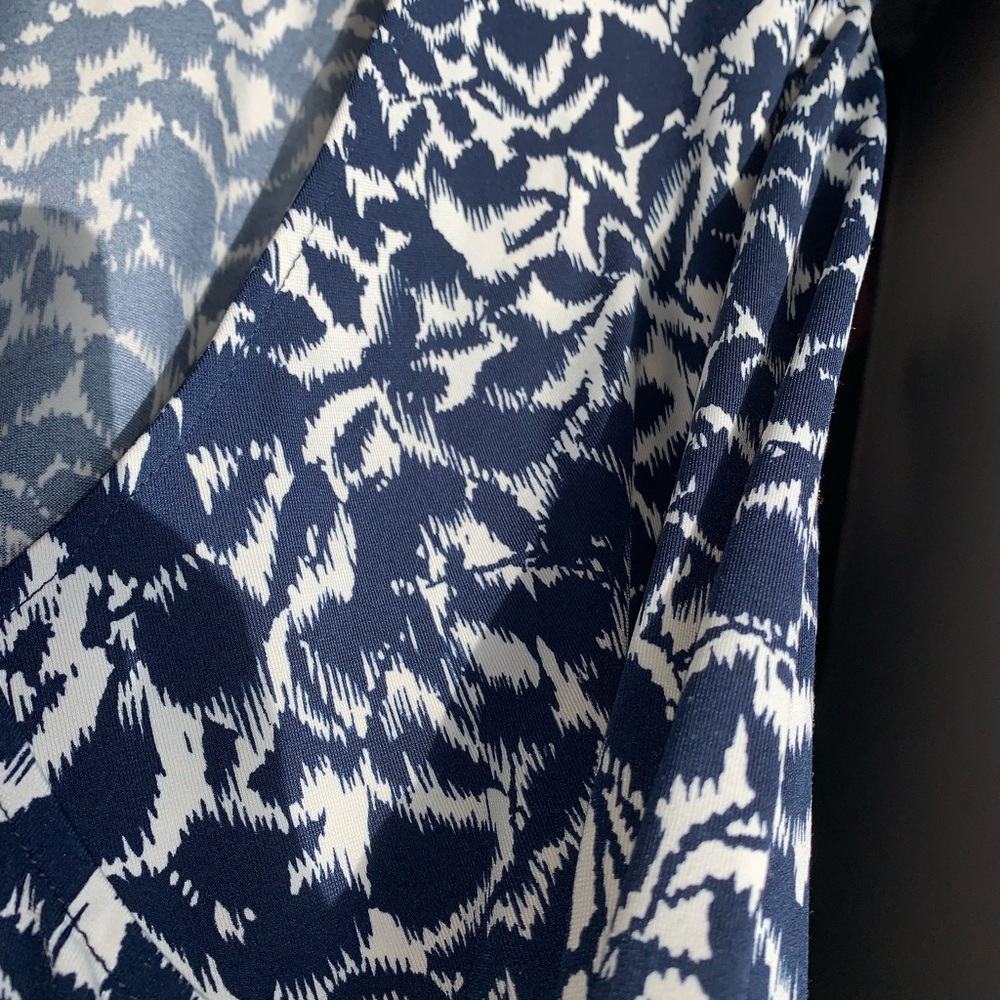 BCBGMaxAzria white & navy wrap dress size M - Picture 12 of 13